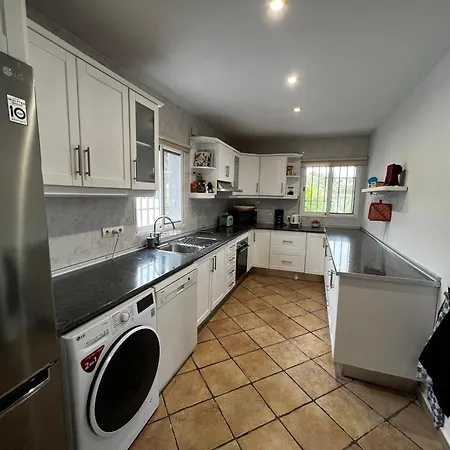 Casa El Girasol, Rustig Gelegen Kindvriendelijke 10 P Villa Montroy